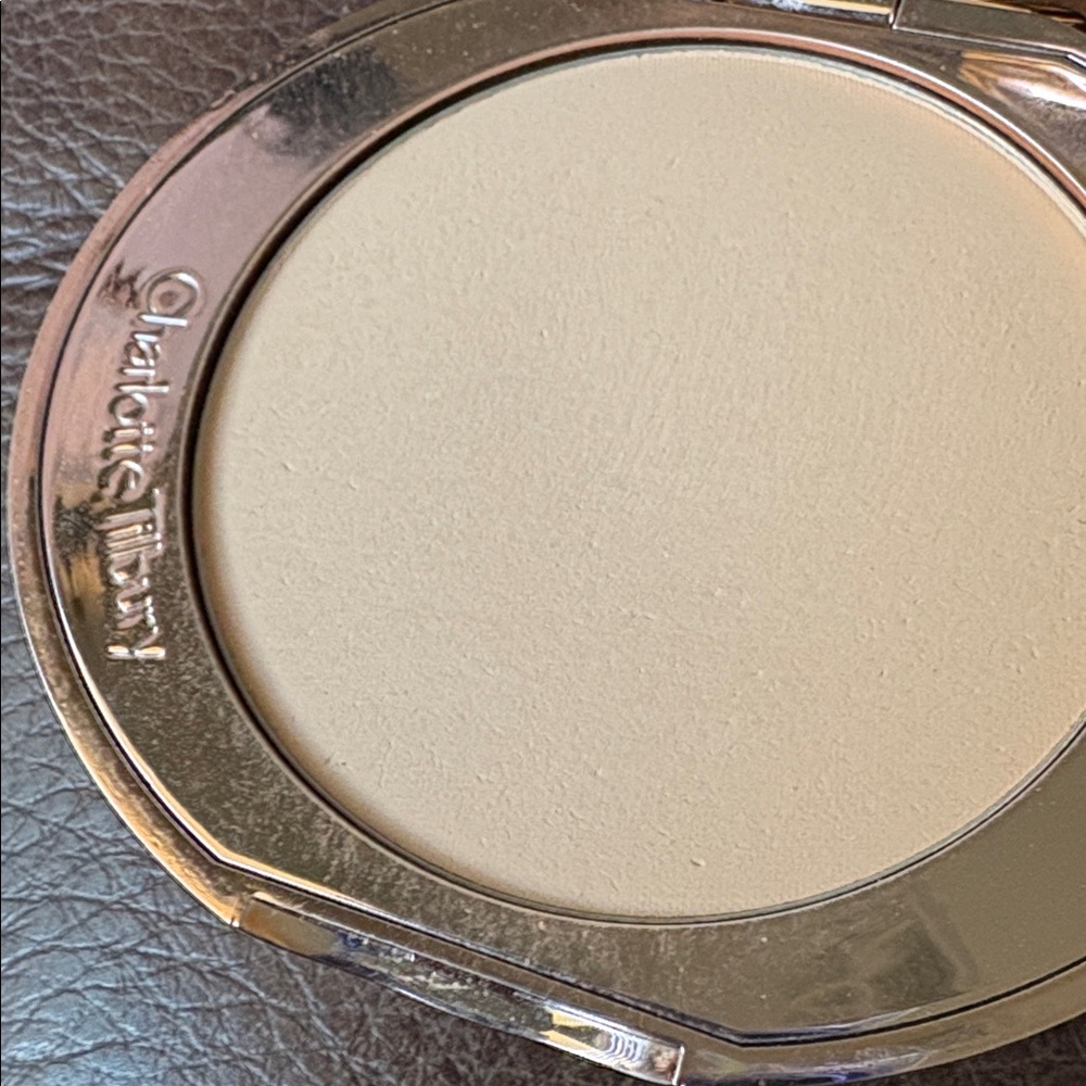 Charlotte Tilbury Shiny Gold Oval Compact with CT Emblem - Picture 3 of 5